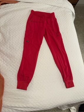 Pink greys anatomy women’s scrub set
